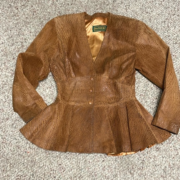 Vintage Jackets & Blazers - Vintage 80s/90s Danier leather jacket with peblem waist